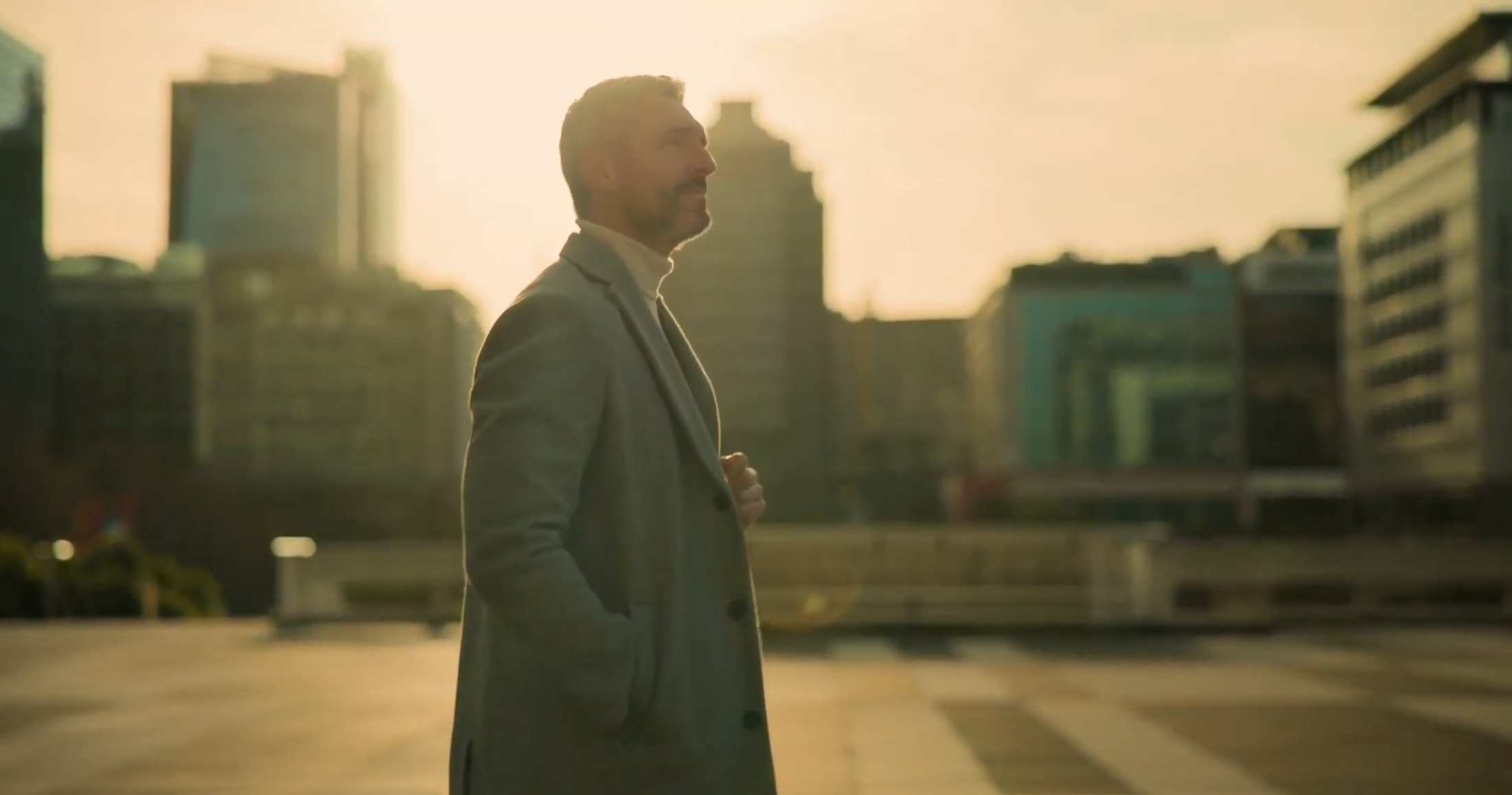 R5® Office Man Walking - REVIVE5